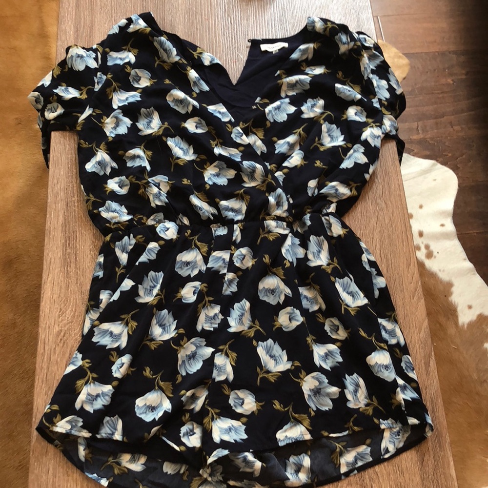 Bell sleeve floral romper